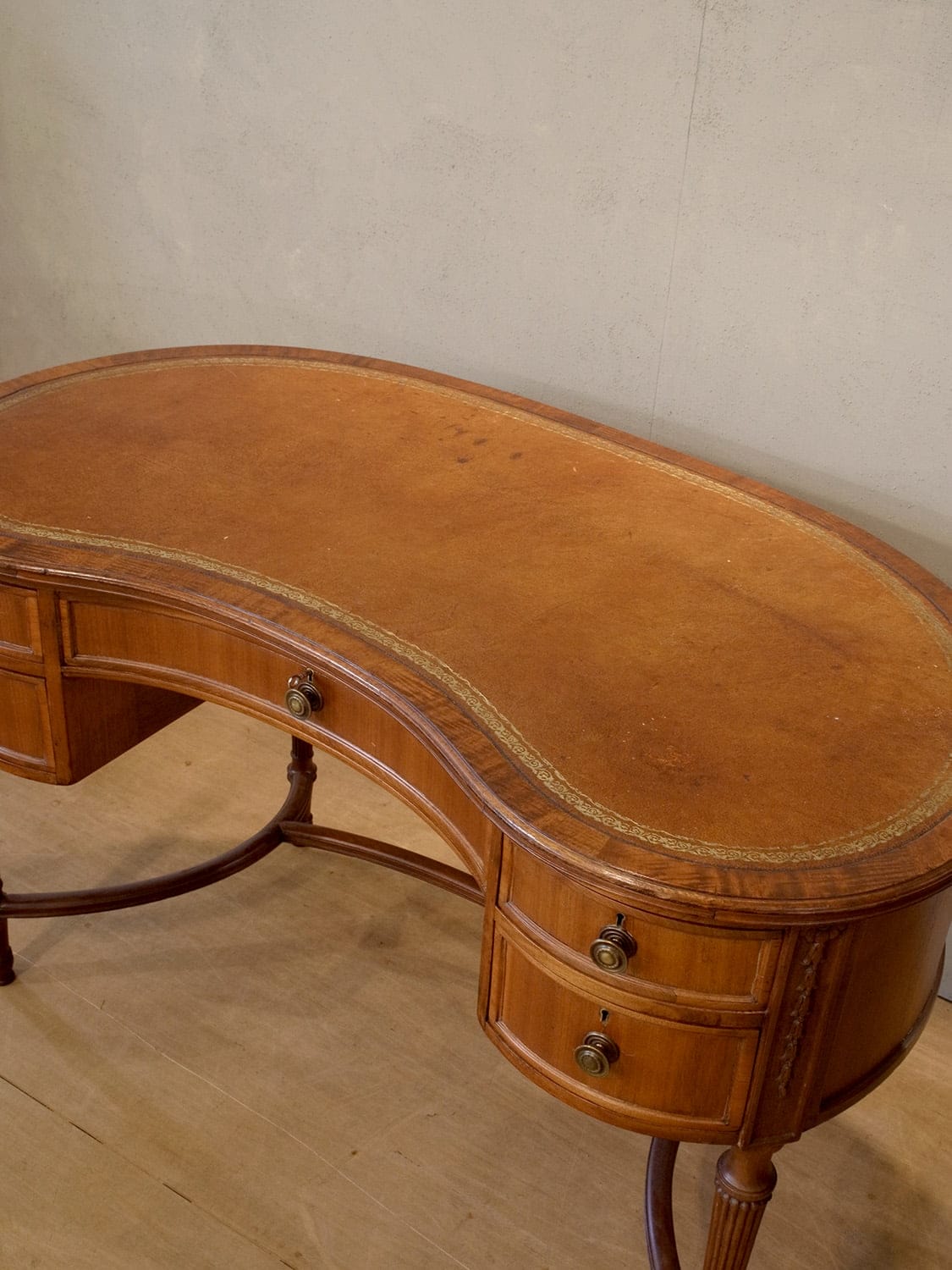 ウォルナットキドニーデスク | THE PENNY WISE Antique ザ